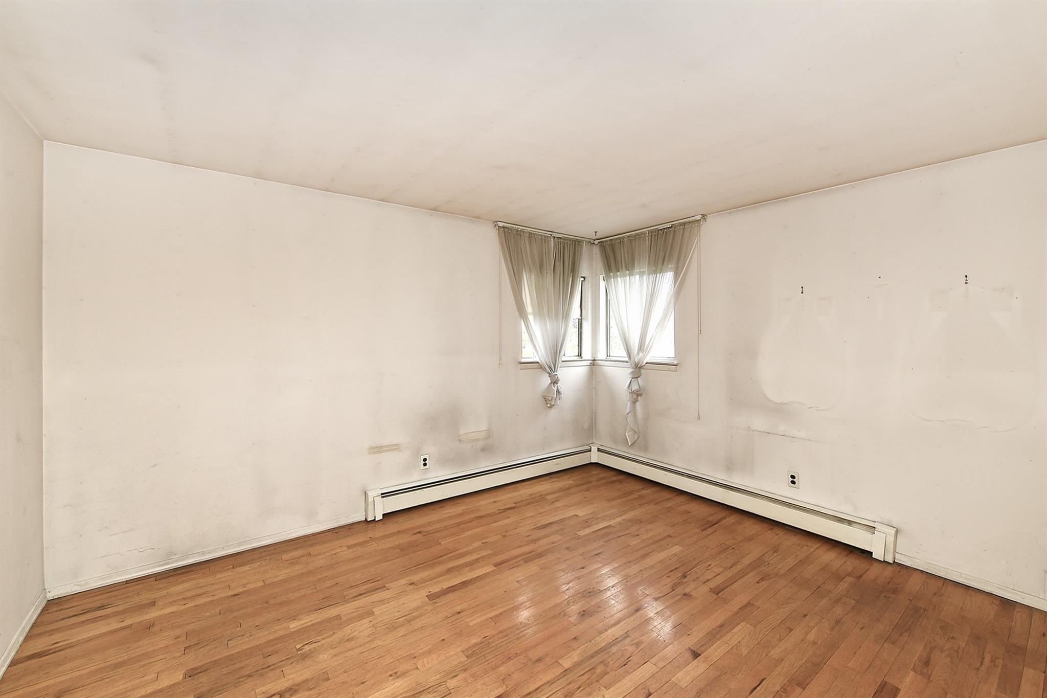 404 N Putnam Avenue, Lindenhurst, New York image 23
