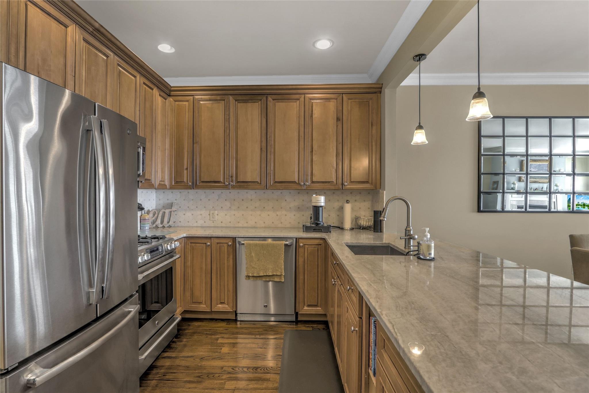 100 Empire Boulevard #10, Barnum Island, New York image 10