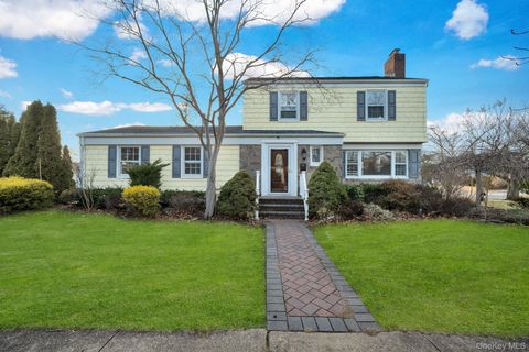 6 Elliott Place Freeport NY 11520