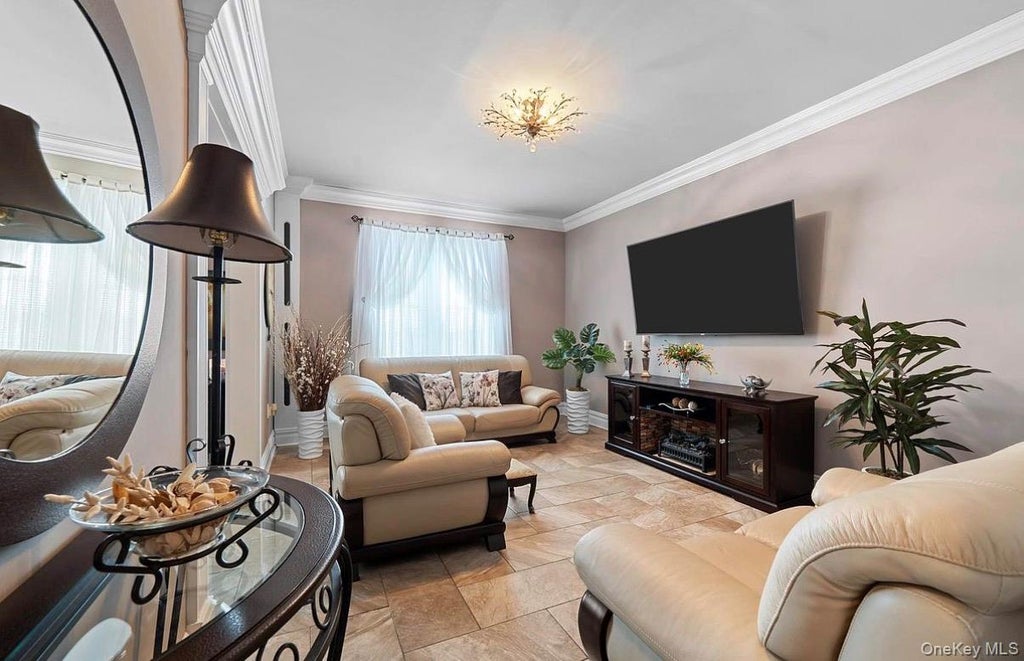 Photo of 9031 Fort Hamilton Parkway #5G, Brooklyn, NY 11209 (MLS # 1053221)