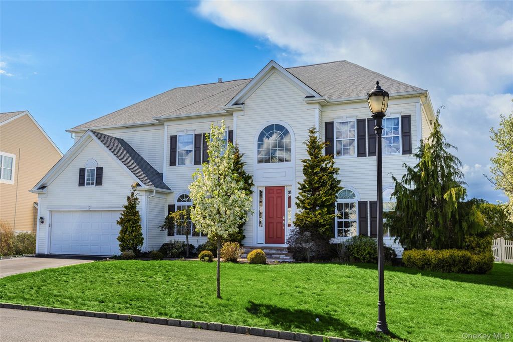 Photo of 32 Avolet Court, Mount Sinai, NY 11766 (MLS # 980424)