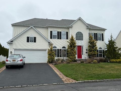 32 Avolet Court Mount Sinai NY 11766