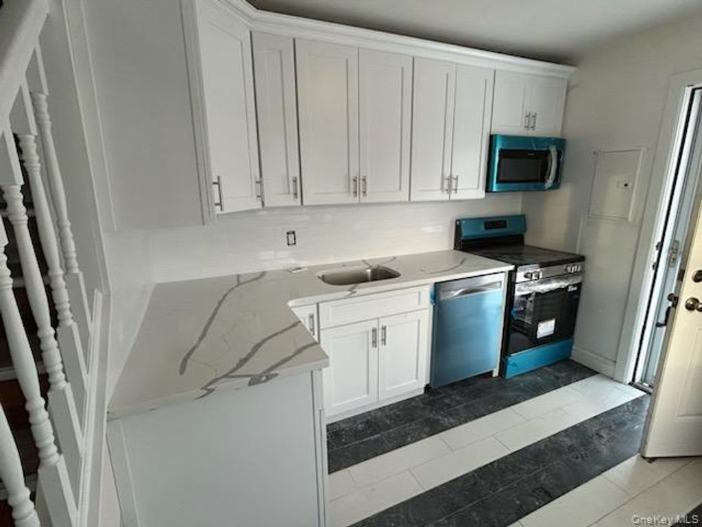 Photo of 3037 N Jerusalem Road, Levittown, NY 11756 (MLS # 947022)