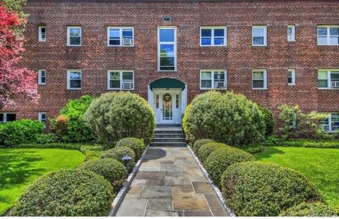 Homes For Sale - 450 Pelham Road #3B<br/> New Rochelle, NY 10805