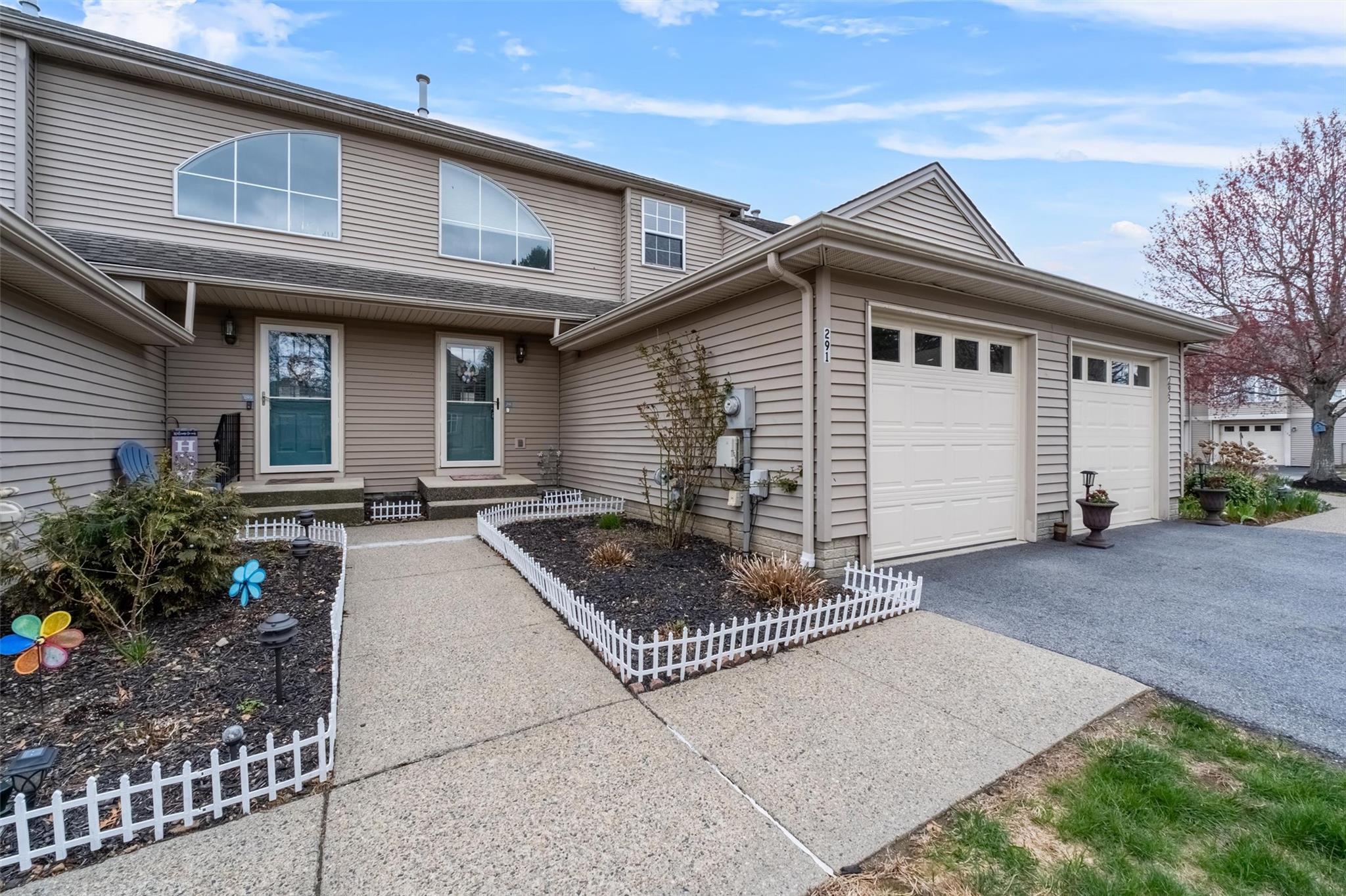 291 Crestwood Court Ct, Fishkill, New York image 2