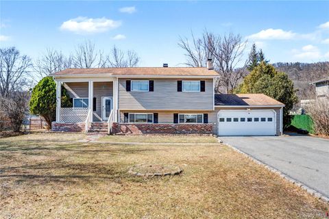 Homes For Sale - 46 Merriewold Lane<br/> Monroe, NY 10950