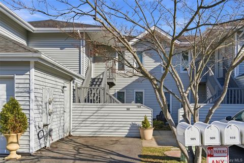 Condo For Sale - 909 Fenway Road<br/> Saint James, NY 11780