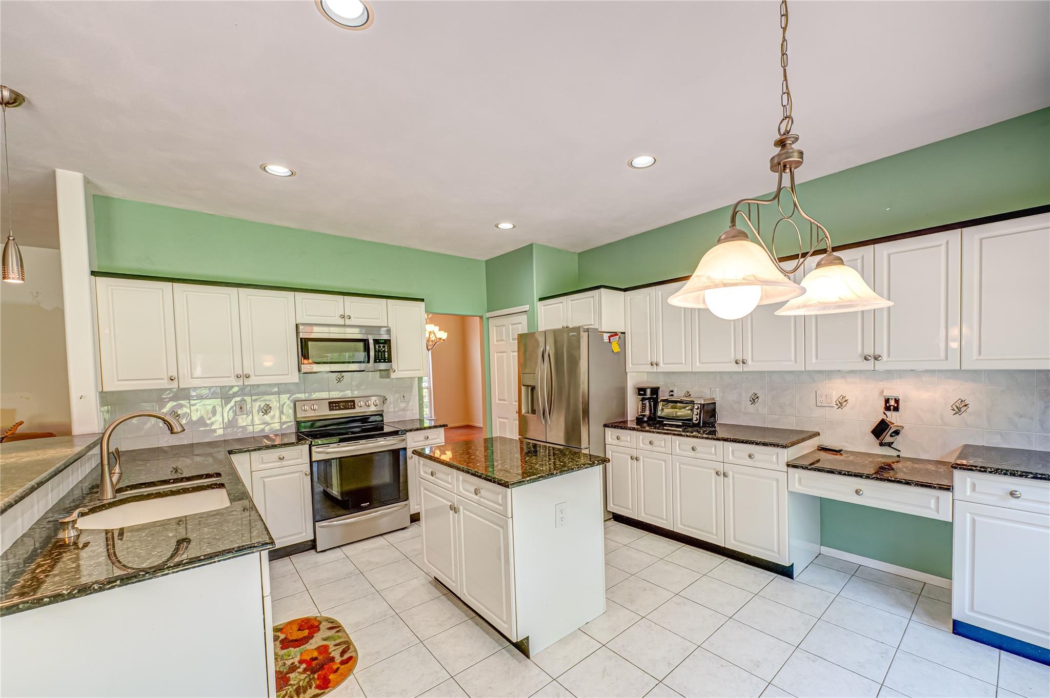 15 English Ivy Lane, Lake Grove, New York image 10