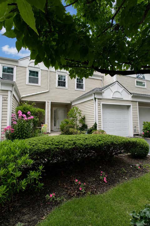 Condo For Sale - 3 Pidgeon Court<br/> Manorville, NY 11949