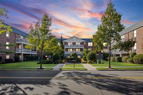 Photo of 120 Morris Avenue #B5, Rockville Centre, NY 11570 (MLS # 927837) Photo of 120 Morris Avenue #B5, Rockville Centre, NY 11570 (MLS # 927837)