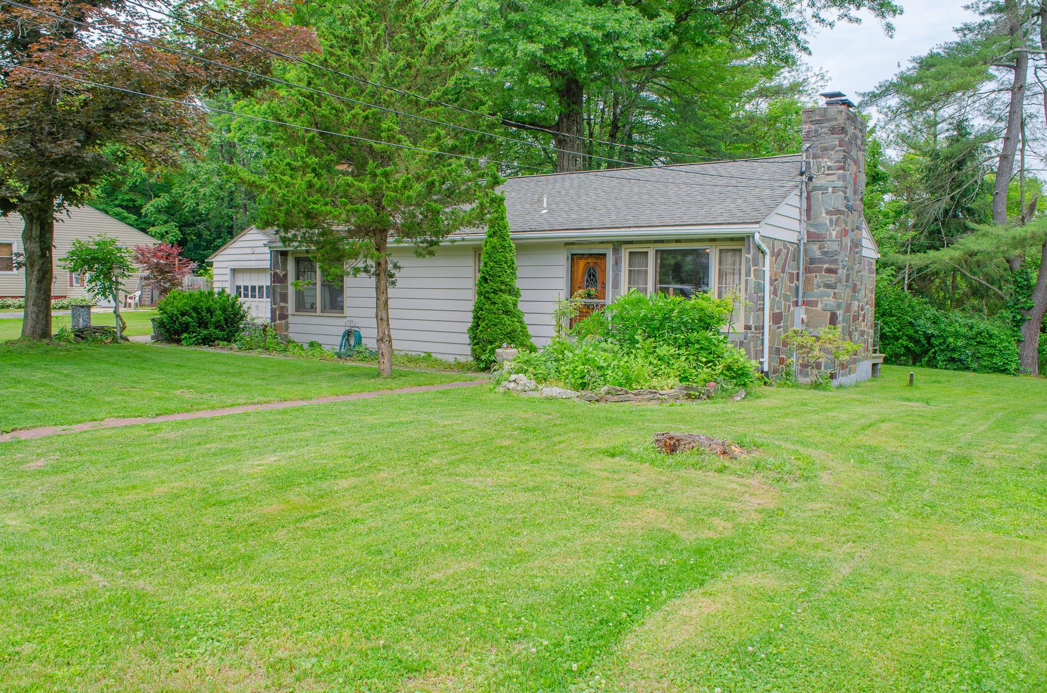 Hillcrest Terrace, Staatsburg, New York - 2 Bedrooms  
1 Bathrooms  
8 Rooms - 