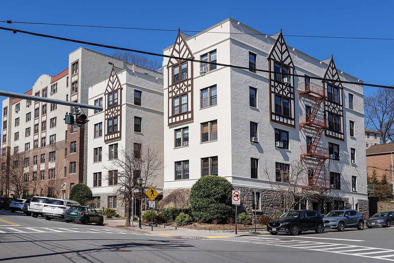 Rental Property at W Pondfield Road 4C, Bronxville, New York - Bathrooms: 1 
Rooms: 2  - $1,975 MO.