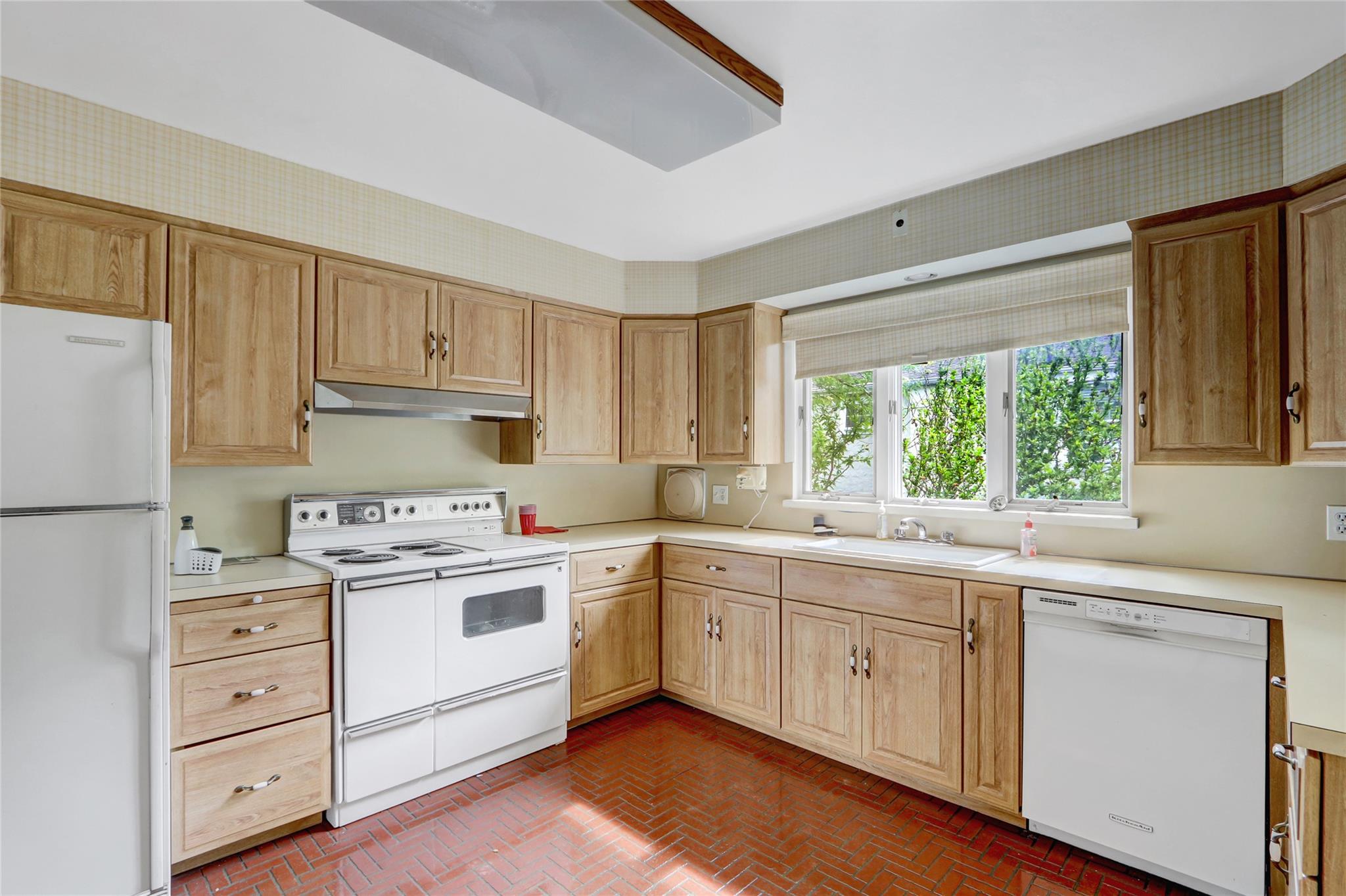 54 Royat Street, Lido Beach, New York image 13