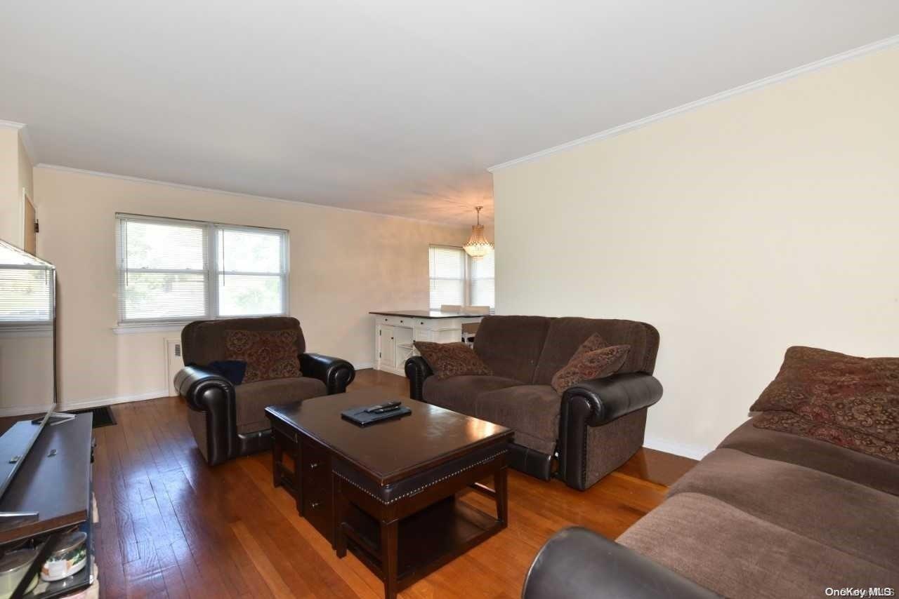 198-12 Pompeii Avenue #B, Holliswood, New York image 5