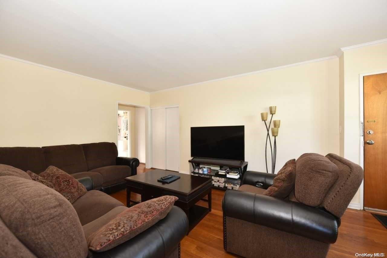 198-12 Pompeii Avenue #B, Holliswood, New York image 4