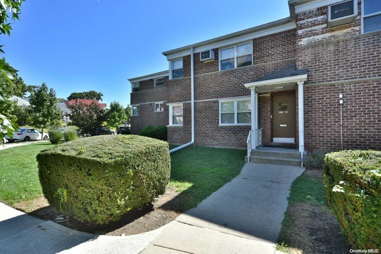 198-12 Pompeii Avenue #B, Holliswood, New York image 1