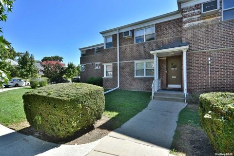 198-12 Pompeii Avenue B Holliswood NY 11423