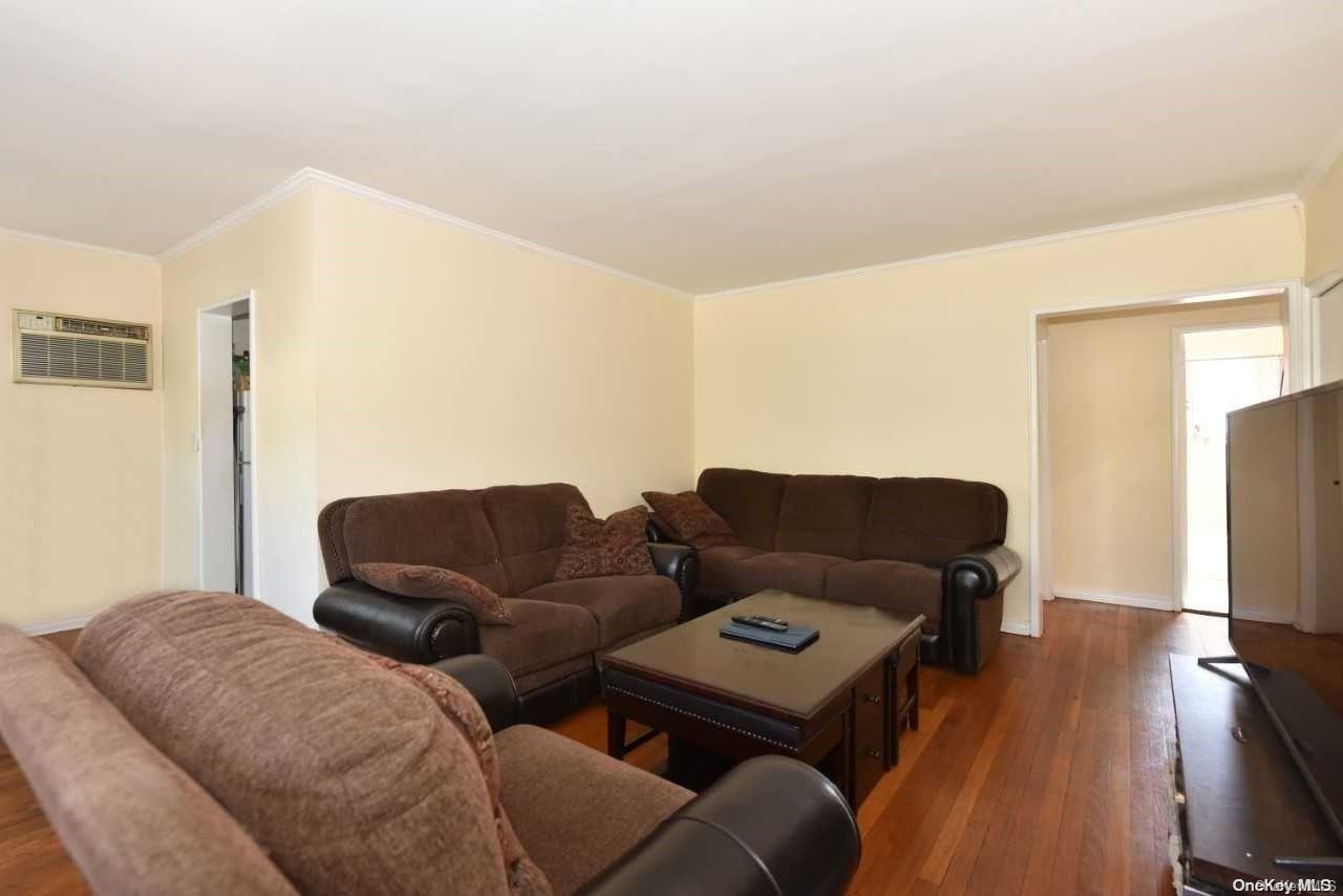 198-12 Pompeii Avenue #B, Holliswood, New York image 6