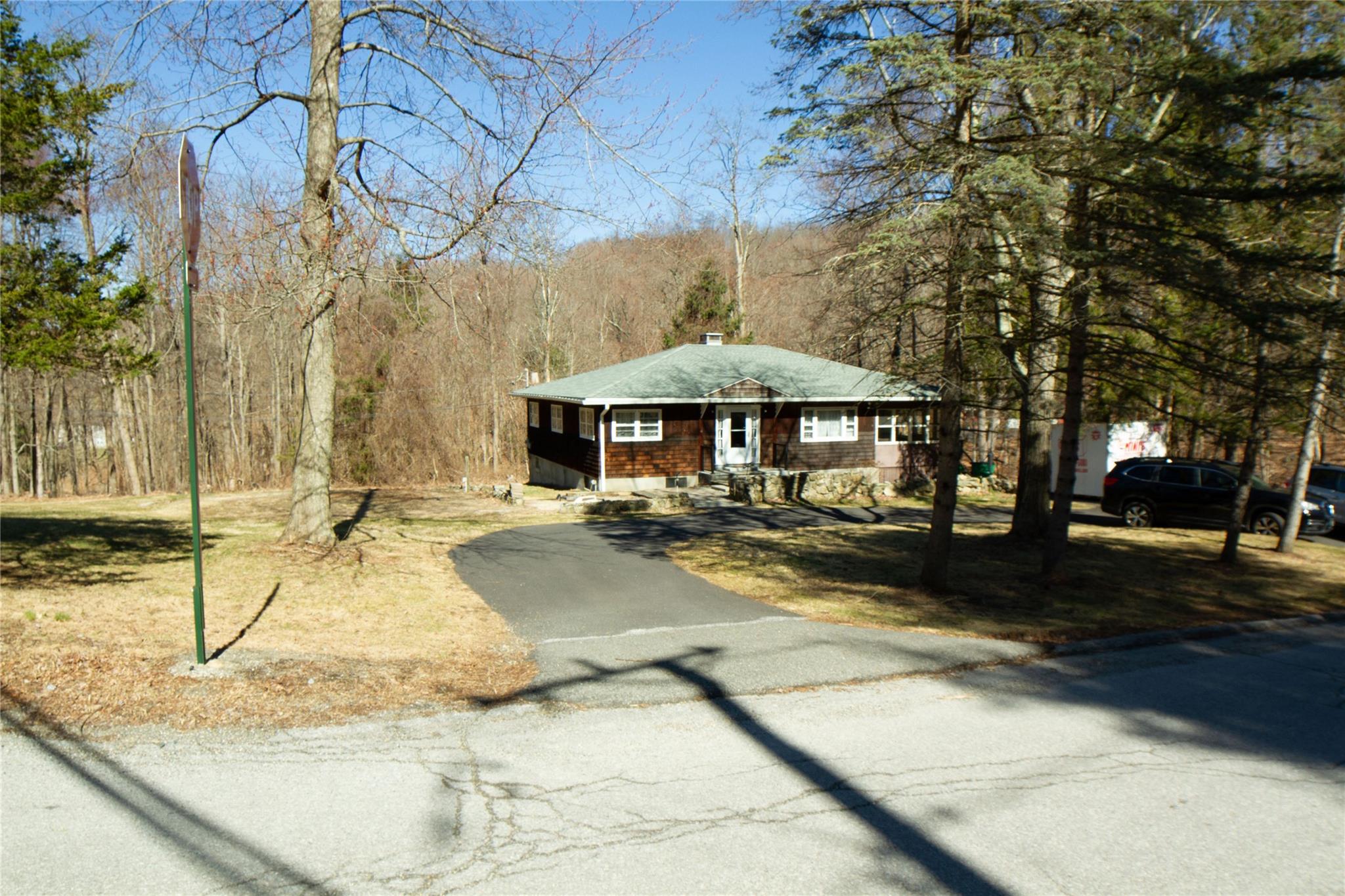 101 Woodmont Road, Hopewell Junction, New York image 3