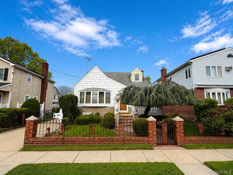 Homes For Sale - 154 Scherer Boulevard<br/> Nassau County, Franklin Square, NY 11010