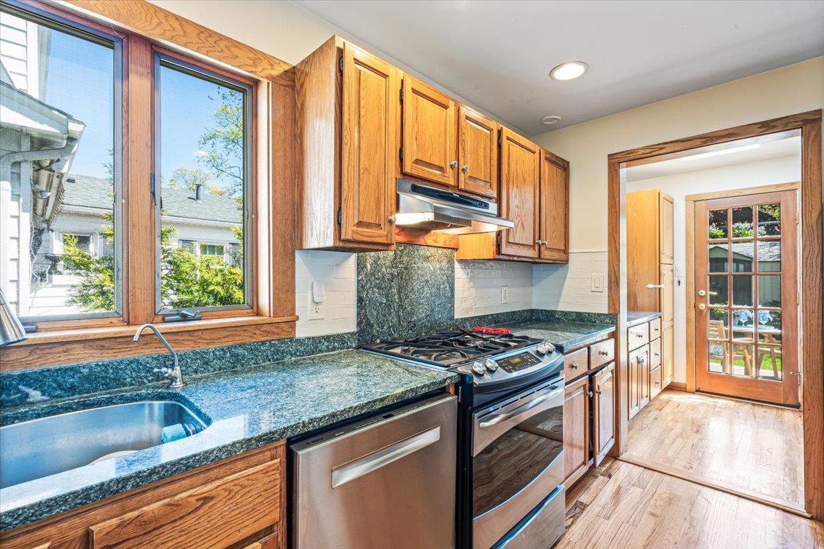 54 Park Avenue, Port Washington, New York image 12