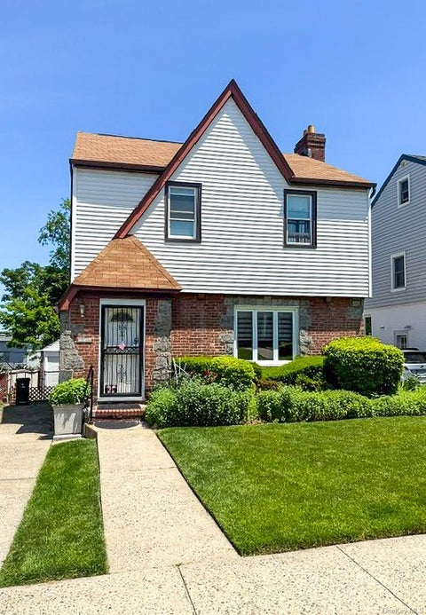 Homes For Sale - 15-17 146th Street<br/> Whitestone, NY 11357