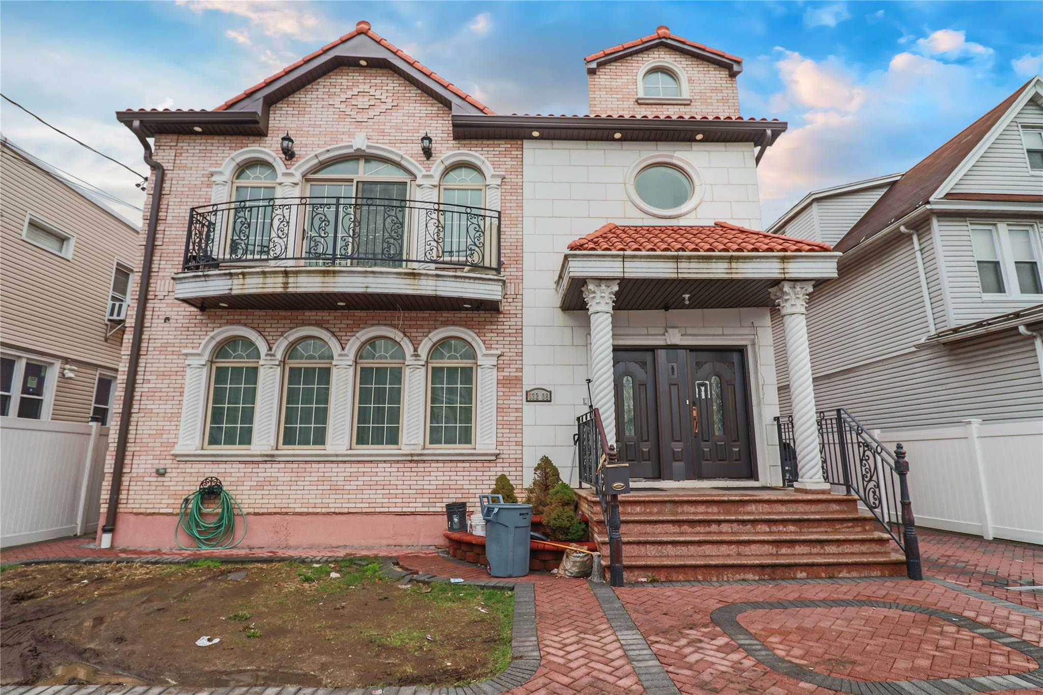 95th Avenue, Richmond Hill, Queens, NY - 6 Bedrooms  
4 Bathrooms - 