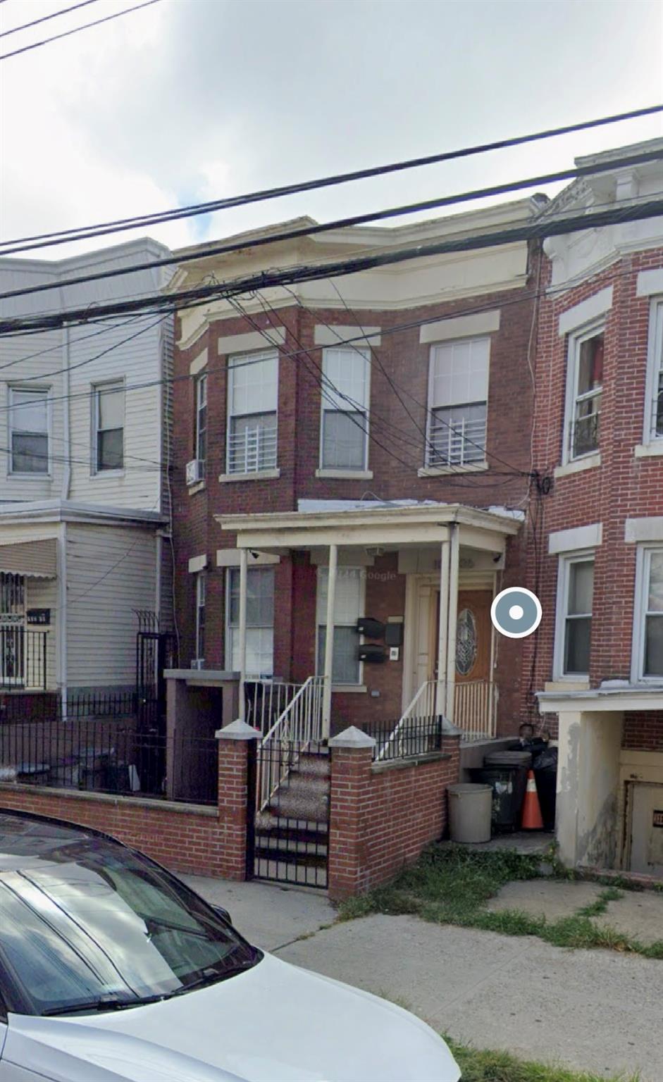 Rental Property at 32nd Avenue, East Elmhurst, Queens, NY - Bedrooms: 3 
Bathrooms: 1 
Rooms: 6  - $3,400 MO.