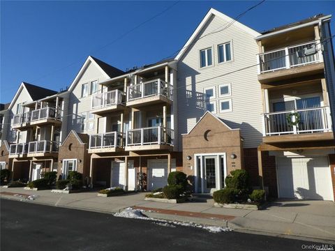 Condo For Rent - 81 Pacific Boulevard #3<br/> Long Beach, NY 11561