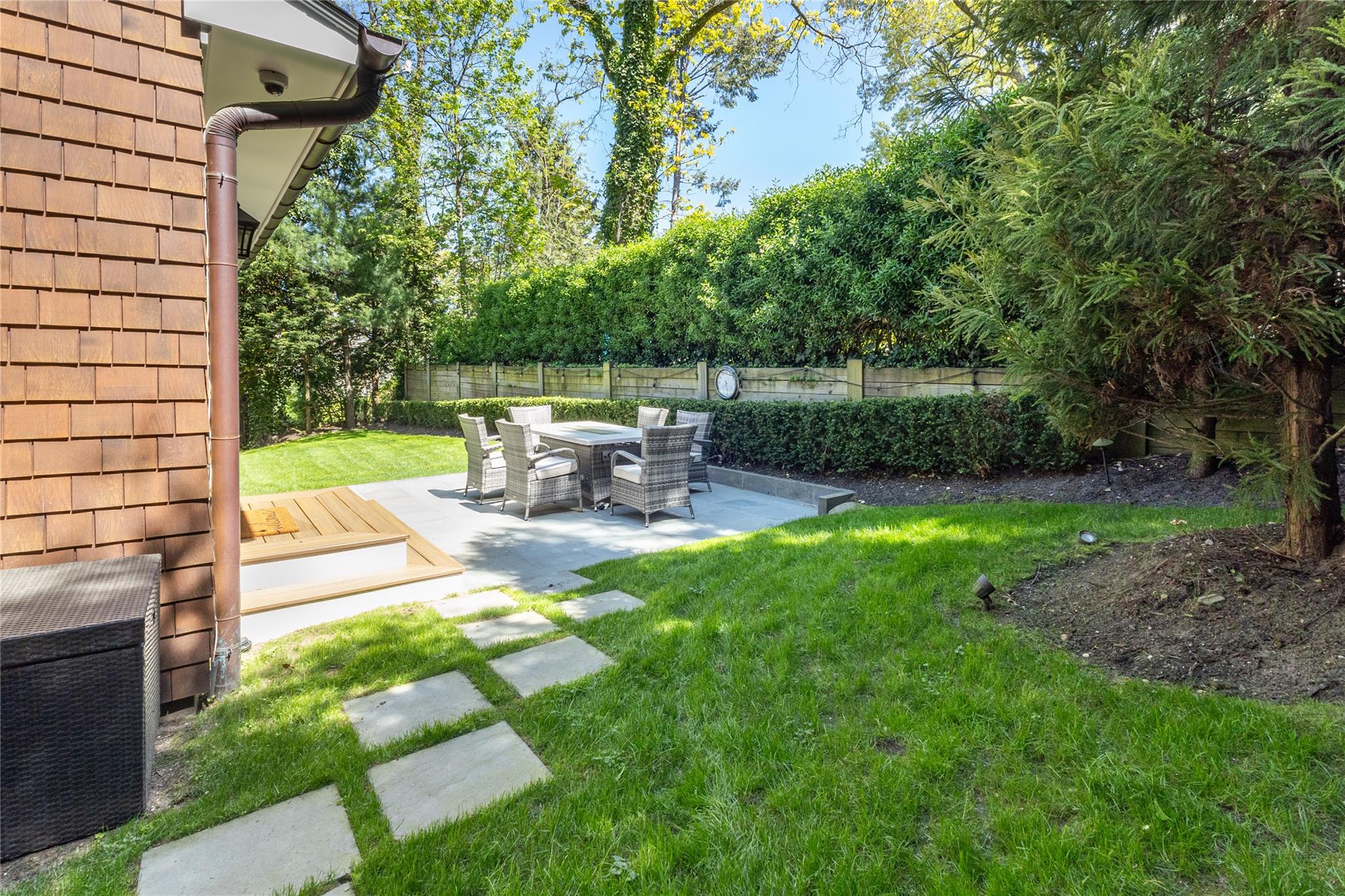 350 Park Lane, Douglaston, New York image 32