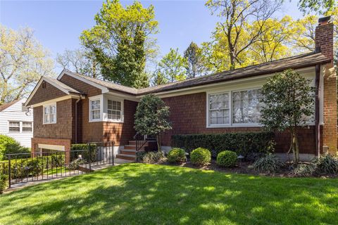 350 Park Lane Douglaston NY 11363