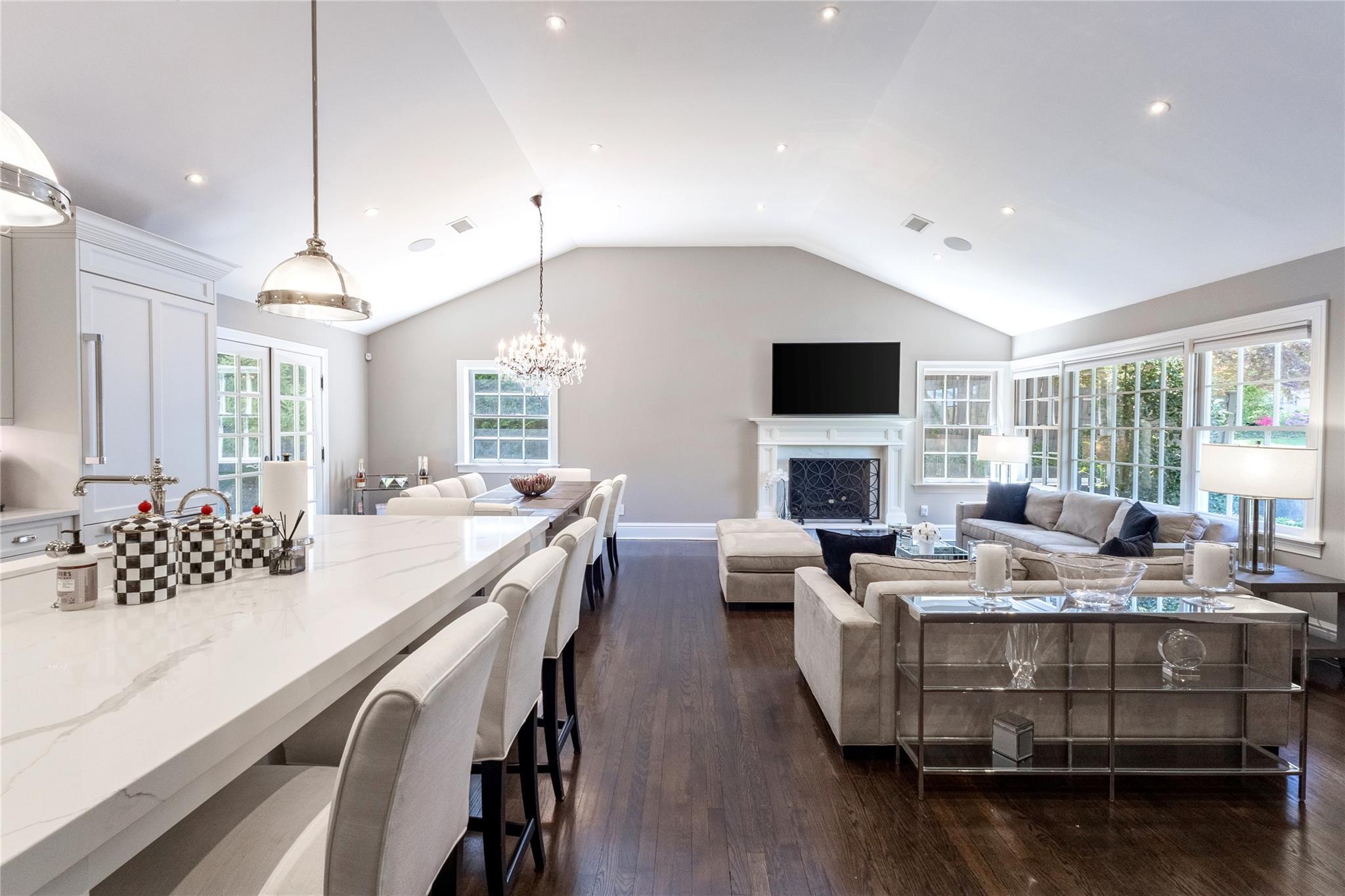 350 Park Lane, Douglaston, New York image 10