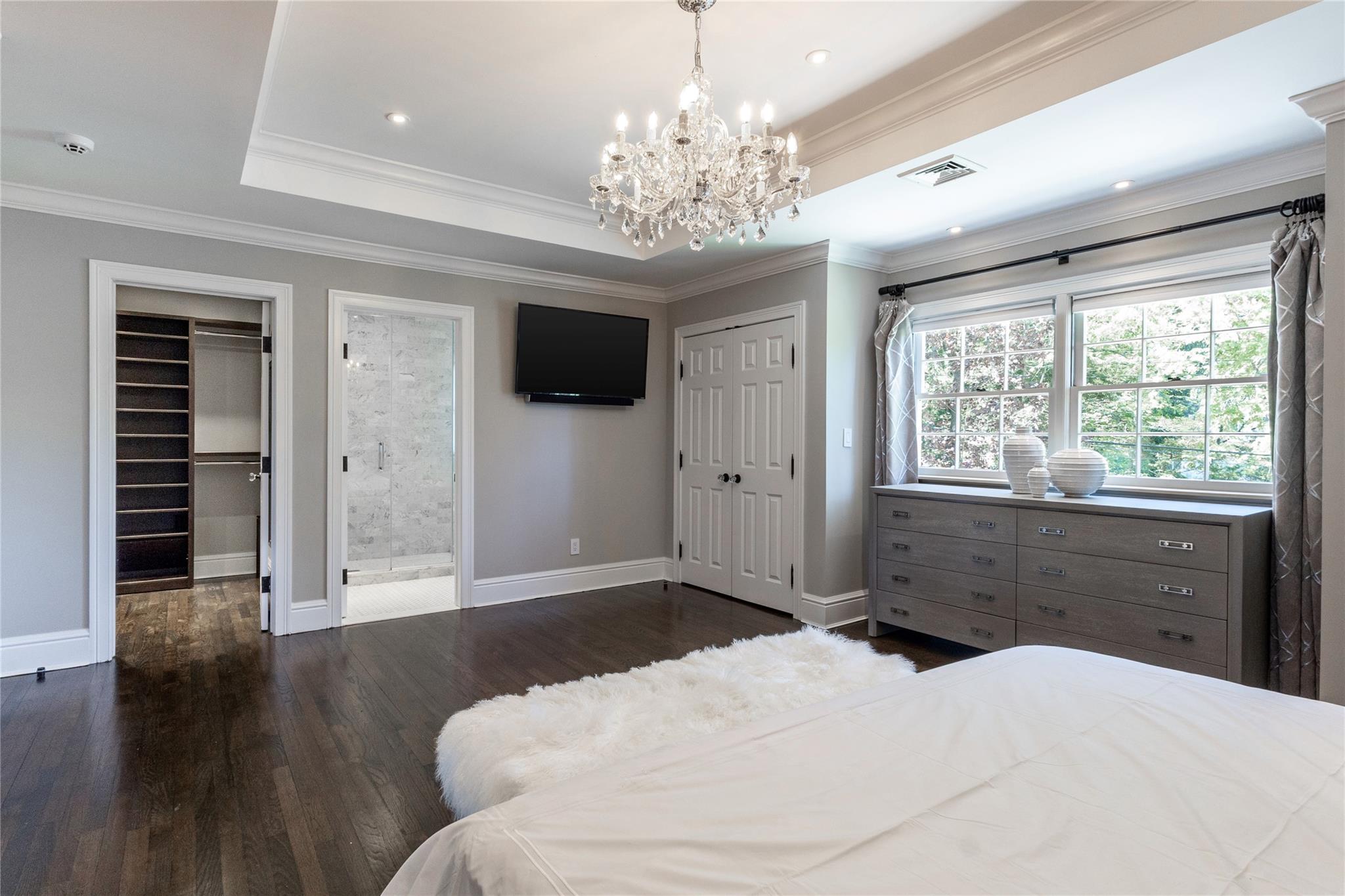 350 Park Lane, Douglaston, New York image 14
