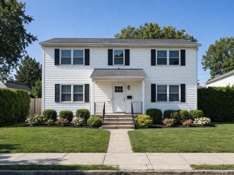 2 7 Lambert Avenue Farmingdale NY 11735