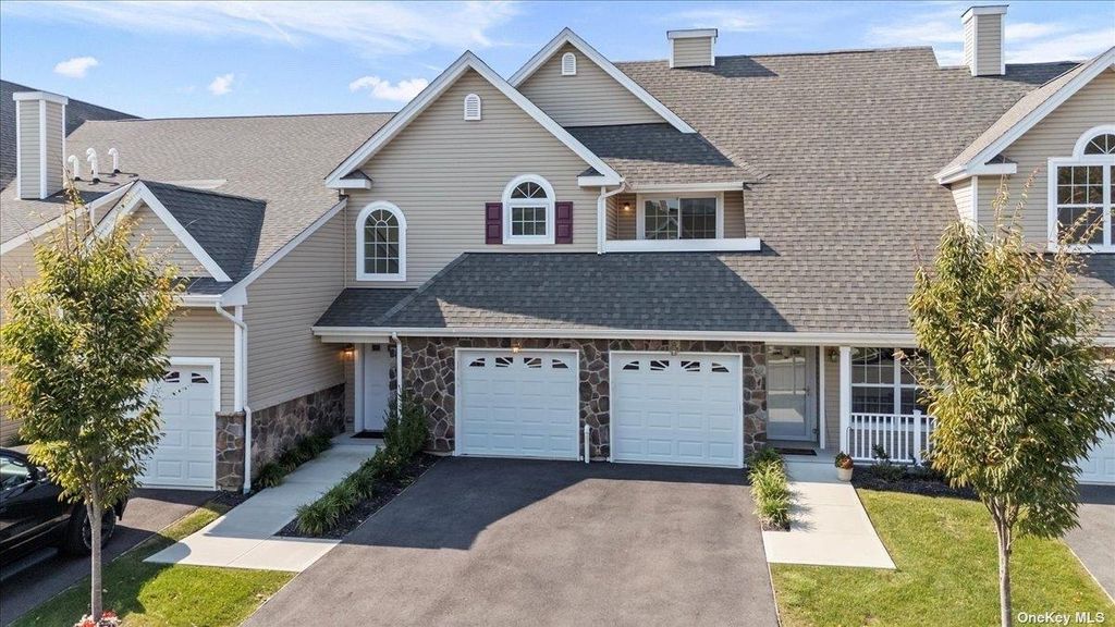 Photo of 35 Steven Circle #35, Dix Hills, NY 11746 (MLS # L3585523)