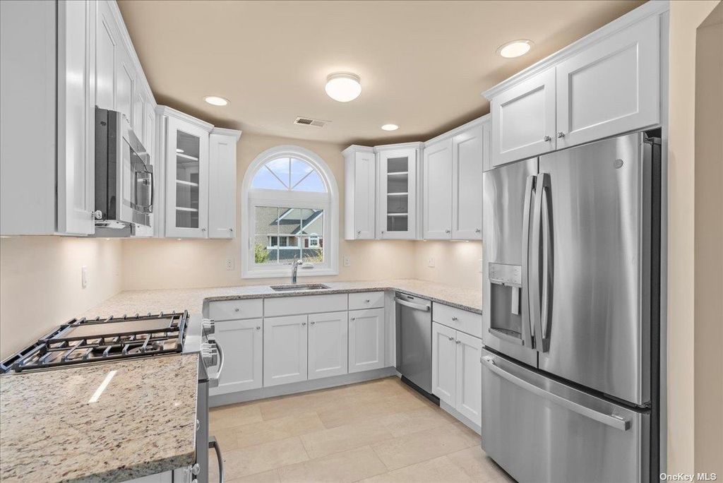 Photo of 35 Steven Circle #35, Dix Hills, NY 11746 (MLS # L3585523)