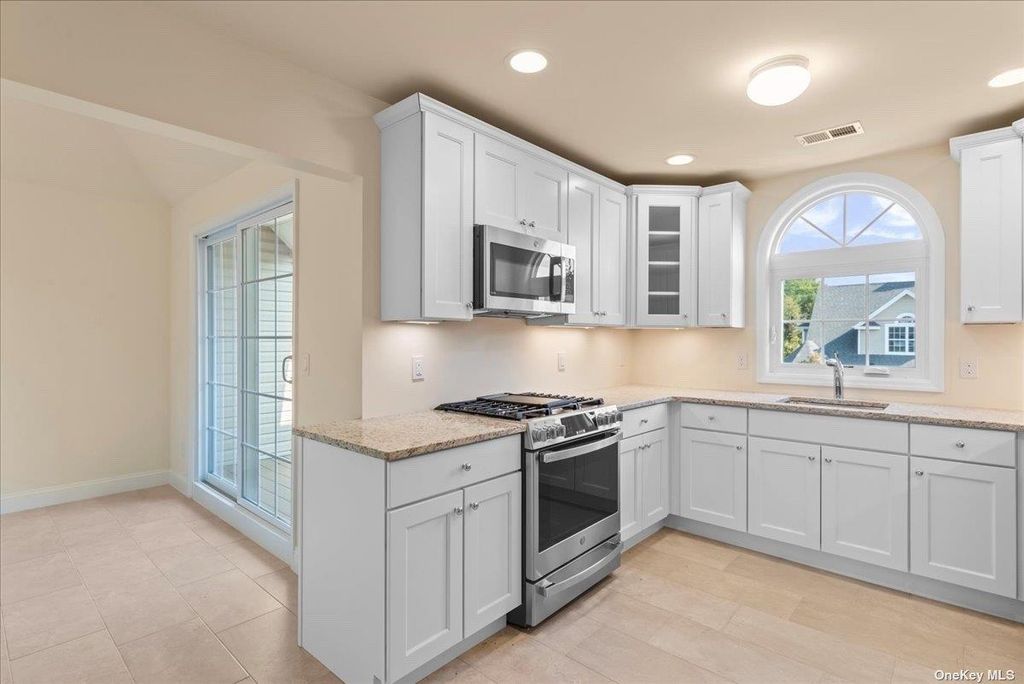 Photo of 35 Steven Circle #35, Dix Hills, NY 11746 (MLS # L3585523)