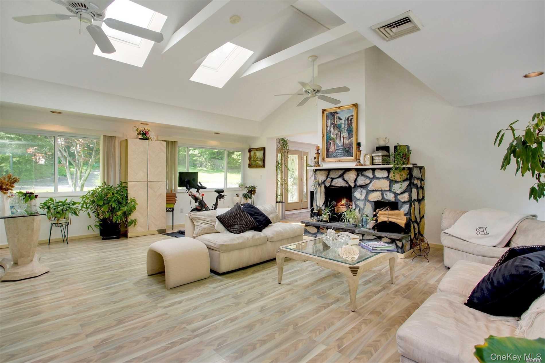 1530 Laurel Hollow Road