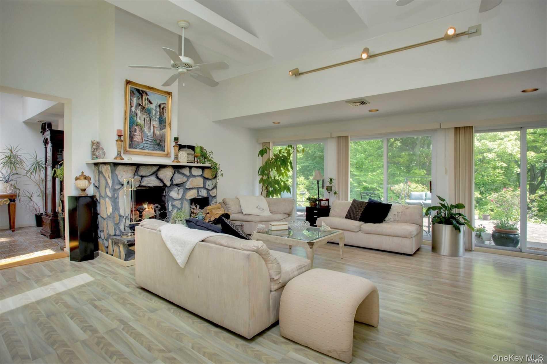 1530 Laurel Hollow Road