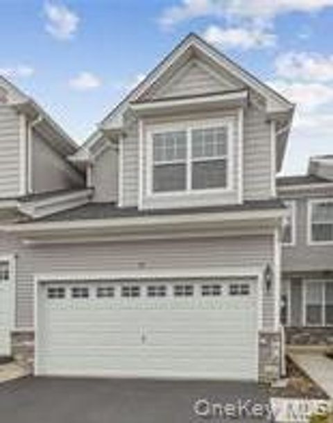 Photo of 15 Lindentree Lane, Middletown, NY 10940 (MLS # 930168) Photo of 15 Lindentree Lane, Middletown, NY 10940 (MLS # 930168)