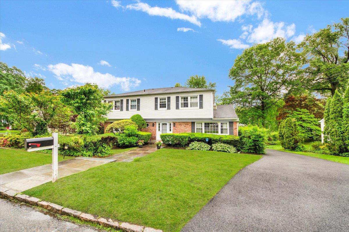 13 Romar Avenue, White Plains, New York image 2