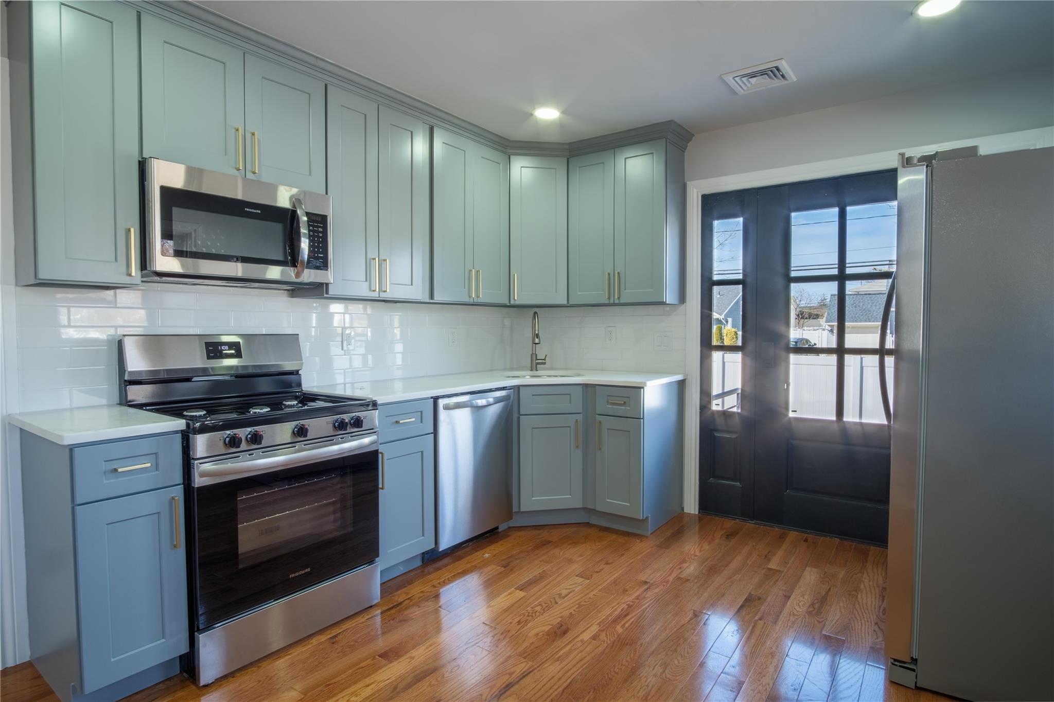 2 Rita Place, Farmingdale, New York image 4