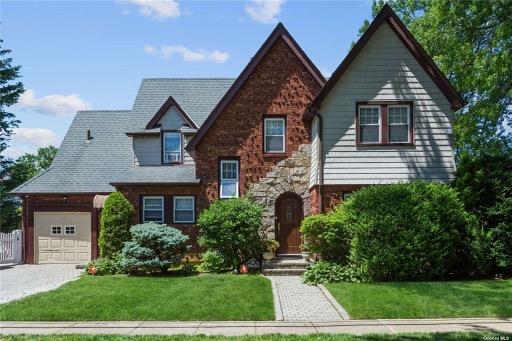 135 Mayfair Avenue, Floral Park, Florida image 1