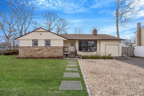 Homes For Sale - 36 Maple Lane<br/> Shirley, NY 11967