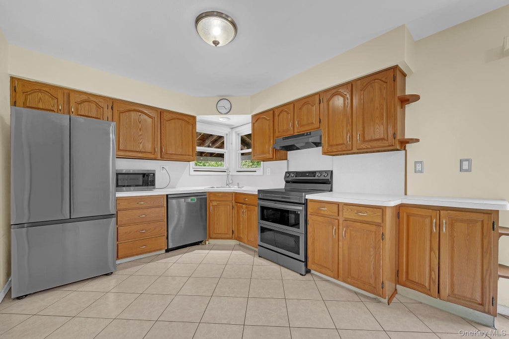 Photo of 9 Nassau Avenue, West Babylon, NY 11704 (MLS # 1010827)