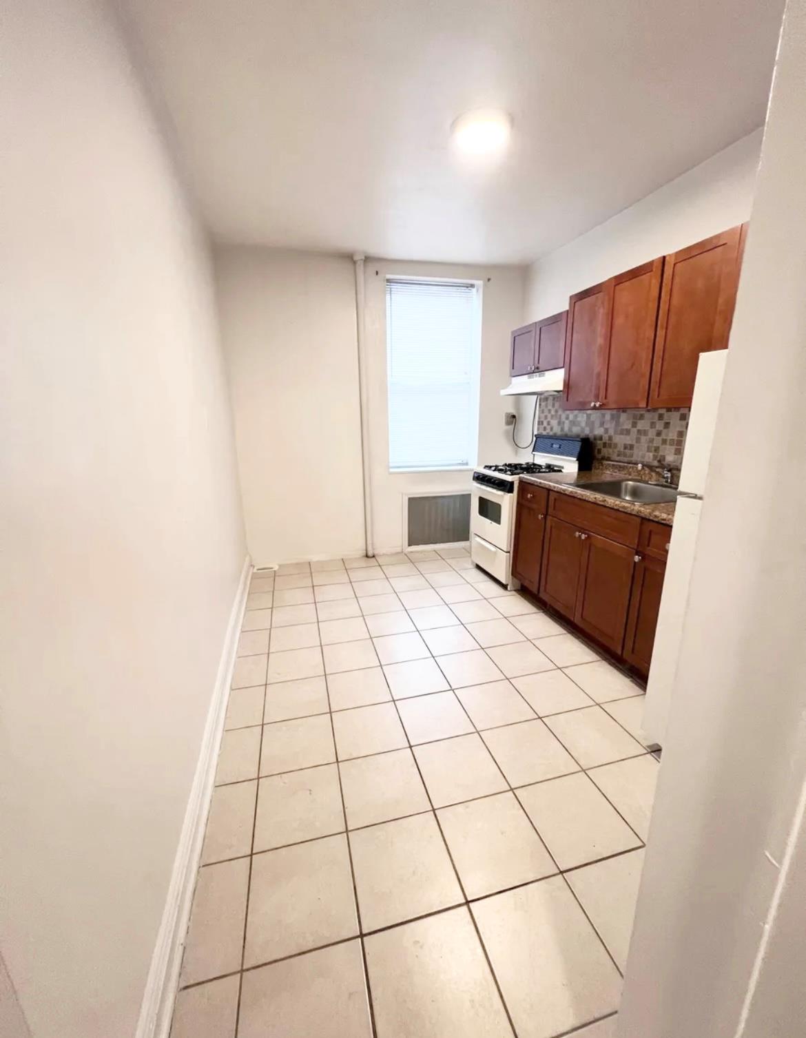 Rental Property at E 189th Street, Bronx, New York - Bathrooms: 1 
Rooms: 4  - $2,400 MO.