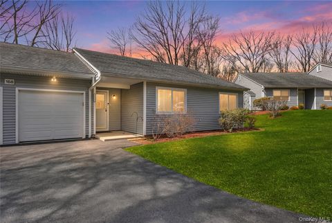 Condo For Sale - 158 Carriage Court #B<br/> Yorktown Heights, NY 10598