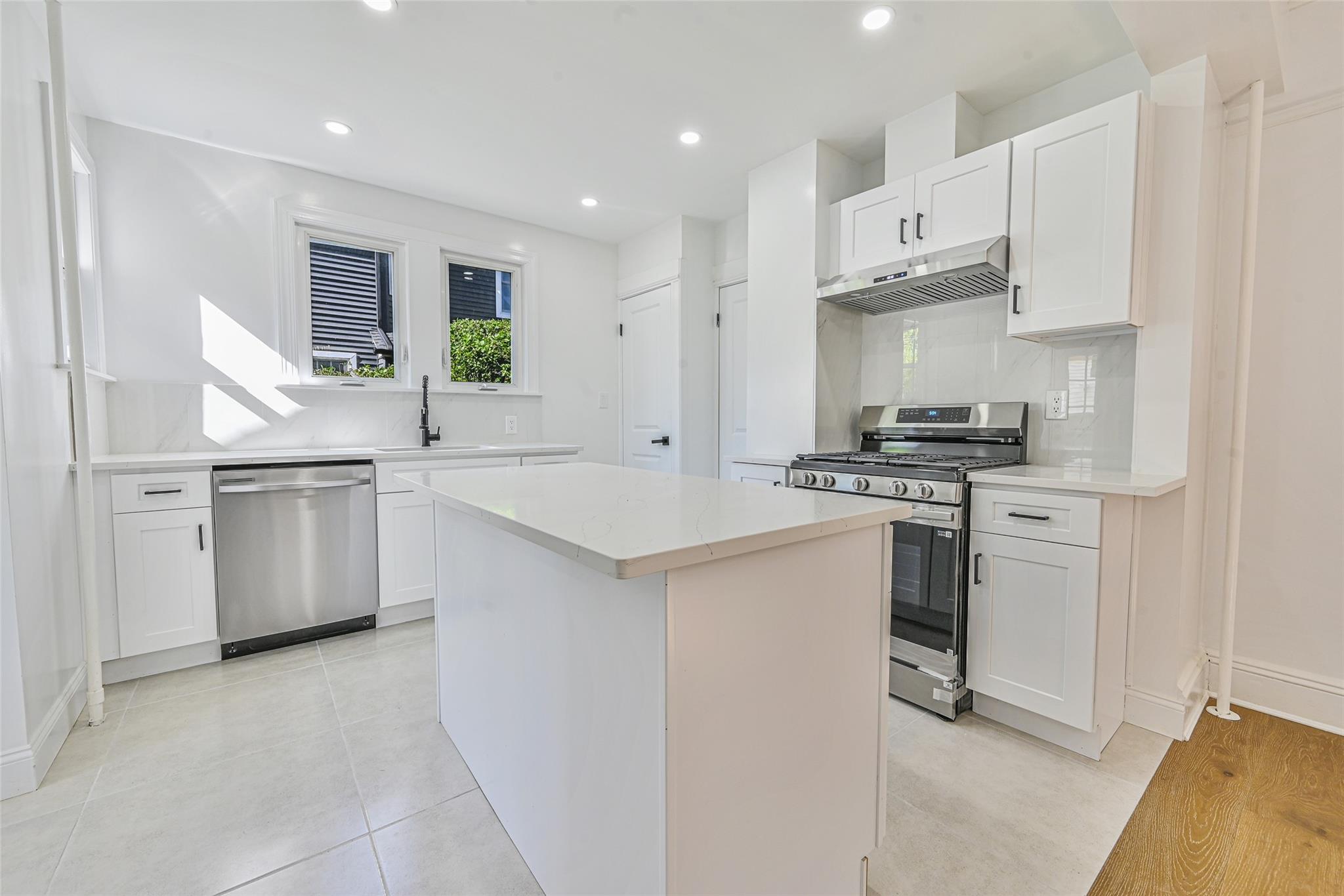 108 North Forest Avenue Ave, Rockville Centre, New York image 13