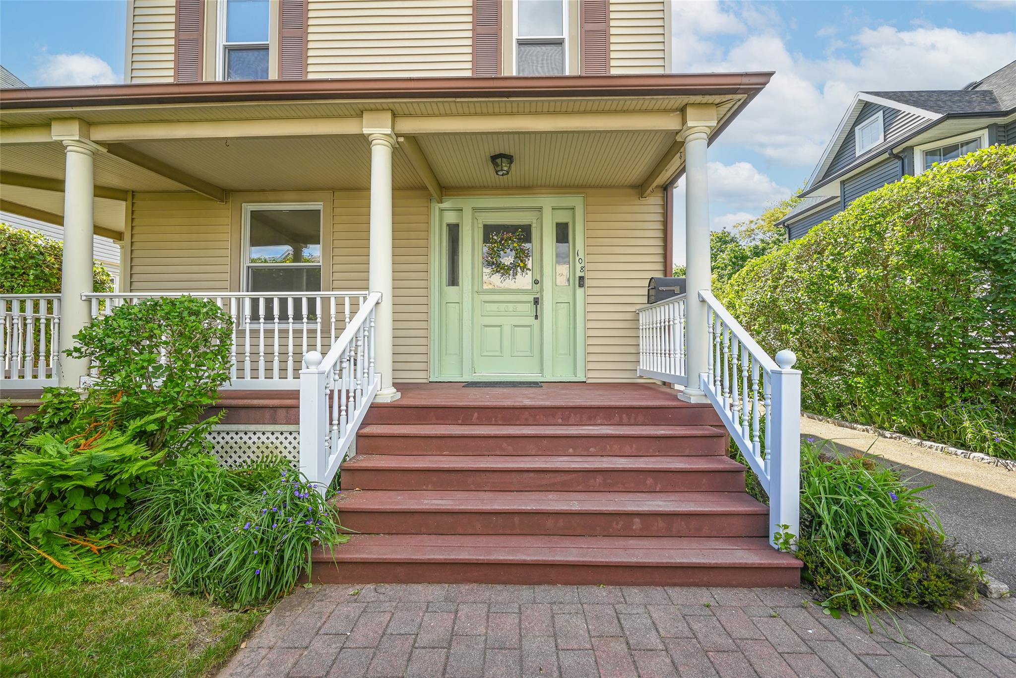 108 North Forest Avenue Ave, Rockville Centre, New York image 2