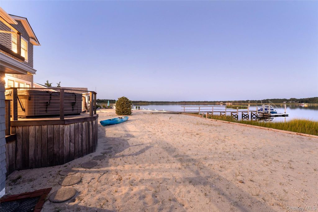 Photo of 8 Landsend Lane, Southampton, NY 11968 (MLS # 960658)